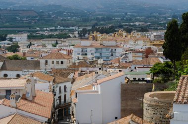 Velez Malaga, İspanya-17 Ağustos 2018 çatılar ve İspanyol şehri binalarda, Güney İspanya'nın karakteristik mimari cephe