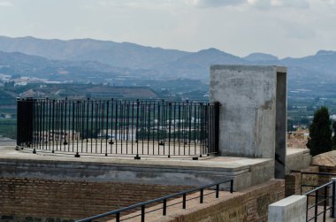 Velez Malaga, İspanya-17 Ağustos 2018 çatılar ve İspanyol şehri binalarda, Güney İspanya'nın karakteristik mimari cephe