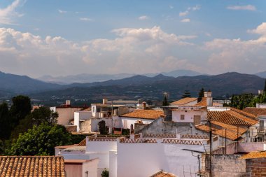 Velez Malaga, İspanya-17 Ağustos 2018 çatılar ve İspanyol şehri binalarda, Güney İspanya'nın karakteristik mimari cephe