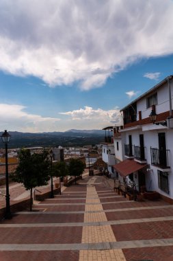 Velez Malaga, İspanya - 17 Ağustos 2018 siesta bir İspanyol şehir, Güney İspanya'nın karakteristik mimari sırasında sokakları boşaltın