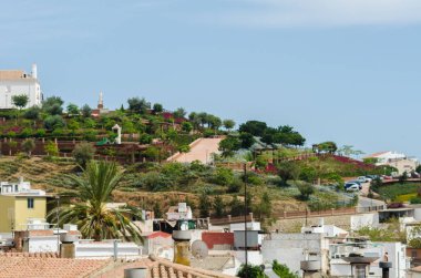 Velez Malaga, İspanya-17 Ağustos 2018 çatılar ve İspanyol şehri binalarda, Güney İspanya'nın karakteristik mimari cephe