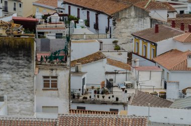 Velez Malaga, İspanya-17 Ağustos 2018 çatılar ve İspanyol şehri binalarda, Güney İspanya'nın karakteristik mimari cephe