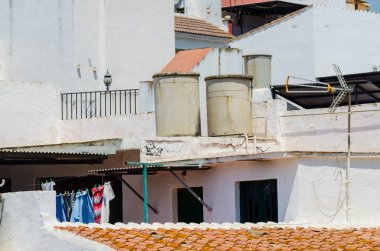 Velez Malaga, İspanya-24 Ağustos 2018 çatılar ve İspanyol şehri binalarda, Güney İspanya'nın karakteristik mimari cephe