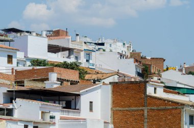 Velez Malaga, İspanya-24 Ağustos 2018 çatılar ve İspanyol şehri binalarda, Güney İspanya'nın karakteristik mimari cephe