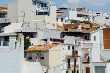 Velez Malaga, İspanya-24 Ağustos 2018 çatılar ve İspanyol şehri binalarda, Güney İspanya'nın karakteristik mimari cephe