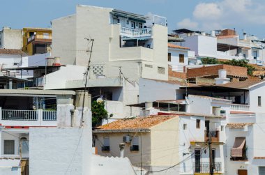 Velez Malaga, İspanya-24 Ağustos 2018 çatılar ve İspanyol şehri binalarda, Güney İspanya'nın karakteristik mimari cephe