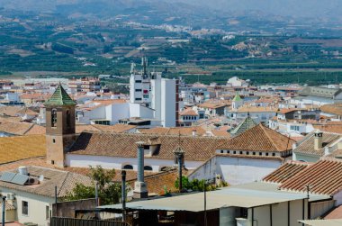 Velez Malaga, İspanya-24 Ağustos 2018 çatılar ve İspanyol şehri binalarda, Güney İspanya'nın karakteristik mimari cephe