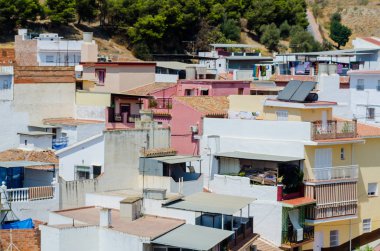 Velez Malaga, İspanya-24 Ağustos 2018 çatılar ve İspanyol şehri binalarda, Güney İspanya'nın karakteristik mimari cephe