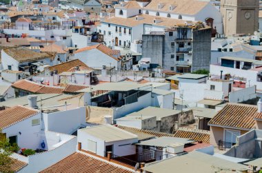 Velez Malaga, İspanya-24 Ağustos 2018 çatılar ve İspanyol şehri binalarda, Güney İspanya'nın karakteristik mimari cephe