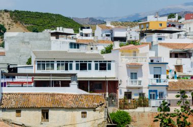 Velez Malaga, İspanya-24 Ağustos 2018 çatılar ve İspanyol şehri binalarda, Güney İspanya'nın karakteristik mimari cephe