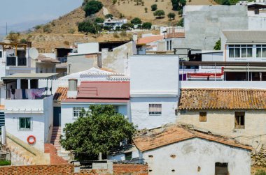 Velez Malaga, İspanya-24 Ağustos 2018 çatılar ve İspanyol şehri binalarda, Güney İspanya'nın karakteristik mimari cephe