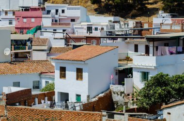 Velez Malaga, İspanya-24 Ağustos 2018 çatılar ve İspanyol şehri binalarda, Güney İspanya'nın karakteristik mimari cephe