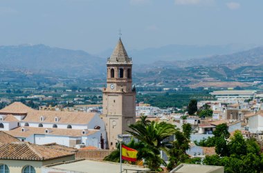 Velez Malaga, İspanya-24 Ağustos 2018 çatılar ve İspanyol şehri binalarda, Güney İspanya'nın karakteristik mimari cephe