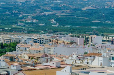 Velez Malaga, İspanya-24 Ağustos 2018 çatılar ve İspanyol şehri binalarda, Güney İspanya'nın karakteristik mimari cephe