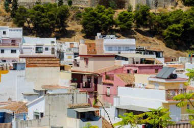 Velez Malaga, İspanya-24 Ağustos 2018 çatılar ve İspanyol şehri binalarda, Güney İspanya'nın karakteristik mimari cephe