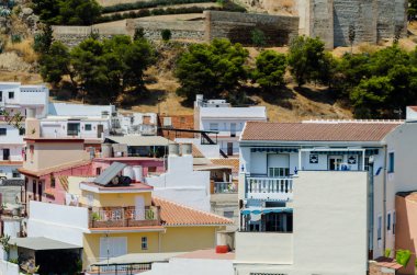 Velez Malaga, İspanya-24 Ağustos 2018 çatılar ve İspanyol şehri binalarda, Güney İspanya'nın karakteristik mimari cephe