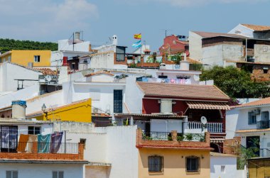 Velez Malaga, İspanya-24 Ağustos 2018 çatılar ve İspanyol şehri binalarda, Güney İspanya'nın karakteristik mimari cephe
