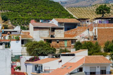 Velez Malaga, İspanya-24 Ağustos 2018 çatılar ve İspanyol şehri binalarda, Güney İspanya'nın karakteristik mimari cephe