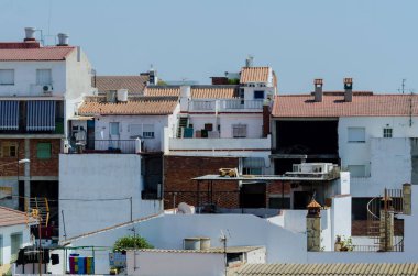 Velez Malaga, İspanya-24 Ağustos 2018 çatılar ve İspanyol şehri binalarda, Güney İspanya'nın karakteristik mimari cephe