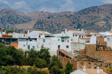 Velez Malaga, İspanya-24 Ağustos 2018 çatılar ve İspanyol şehri binalarda, Güney İspanya'nın karakteristik mimari cephe