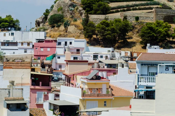 Velez Malaga, İspanya-24 Ağustos 2018 çatılar ve İspanyol şehri binalarda, Güney İspanya'nın karakteristik mimari cephe