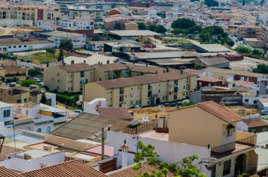 Velez Malaga, İspanya-24 Ağustos 2018 çatılar ve İspanyol şehri binalarda, Güney İspanya'nın karakteristik mimari cephe