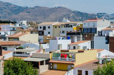Velez Malaga, İspanya-24 Ağustos 2018 çatılar ve İspanyol şehri binalarda, Güney İspanya'nın karakteristik mimari cephe