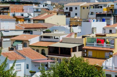 Velez Malaga, İspanya-24 Ağustos 2018 çatılar ve İspanyol şehri binalarda, Güney İspanya'nın karakteristik mimari cephe