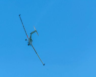 Torre Del Mar, İspanya - 29 Temmuz 2018 uçakları uçan plaj bir sahil kasabasında, Andalusia içinde airshow akrobasi üzerinden
