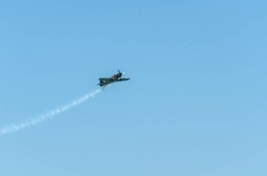 Torre Del Mar, İspanya - 29 Temmuz 2018 uçakları uçan plaj bir sahil kasabasında, Andalusia içinde airshow akrobasi üzerinden