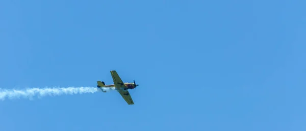 Torre Del Mar Spanien Juli 2018 Flygplan Flyger Över Stranden — Stockfoto