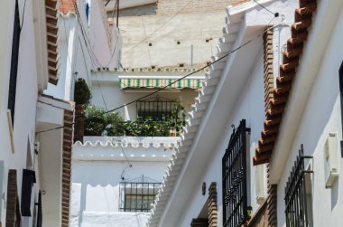 Velez Malaga, İspanya - 24 Ağustos 2018 siesta bir İspanyol şehir, Güney İspanya'nın karakteristik mimari sırasında sokakları boşaltın