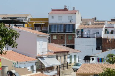 Velez Malaga, İspanya-24 Ağustos 2018 çatılar ve İspanyol şehri binalarda, Güney İspanya'nın karakteristik mimari cephe