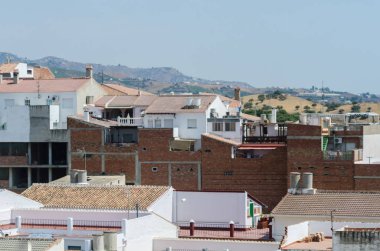 Velez Malaga, İspanya-24 Ağustos 2018 çatılar ve İspanyol şehri binalarda, Güney İspanya'nın karakteristik mimari cephe