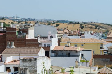 Velez Malaga, İspanya-24 Ağustos 2018 çatılar ve İspanyol şehri binalarda, Güney İspanya'nın karakteristik mimari cephe