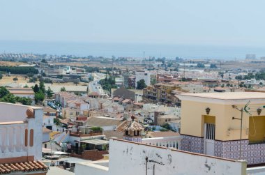 Velez Malaga, İspanya-24 Ağustos 2018 çatılar ve İspanyol şehri binalarda, Güney İspanya'nın karakteristik mimari cephe