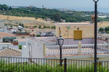 Velez Malaga, İspanya-24 Ağustos 2018 çatılar ve İspanyol şehri binalarda, Güney İspanya'nın karakteristik mimari cephe