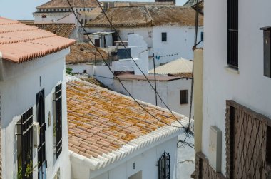 Velez Malaga, İspanya-24 Ağustos 2018 çatılar ve İspanyol şehri binalarda, Güney İspanya'nın karakteristik mimari cephe