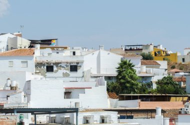 Velez Malaga, İspanya-24 Ağustos 2018 çatılar ve İspanyol şehri binalarda, Güney İspanya'nın karakteristik mimari cephe