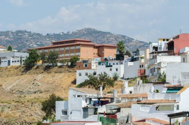 Velez Malaga, İspanya-24 Ağustos 2018 çatılar ve İspanyol şehri binalarda, Güney İspanya'nın karakteristik mimari cephe