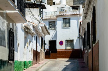 Velez Malaga, İspanya - 24 Ağustos 2018 siesta bir İspanyol şehir, Güney İspanya'nın karakteristik mimari sırasında sokakları boşaltın