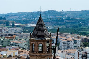 Velez Malaga, İspanya-24 Ağustos 2018 çatılar ve İspanyol şehri binalarda, Güney İspanya'nın karakteristik mimari cephe