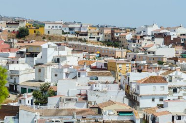 Velez Malaga, İspanya-24 Ağustos 2018 çatılar ve İspanyol şehri binalarda, Güney İspanya'nın karakteristik mimari cephe