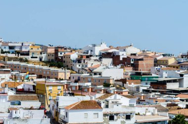 Velez Malaga, İspanya-24 Ağustos 2018 çatılar ve İspanyol şehri binalarda, Güney İspanya'nın karakteristik mimari cephe