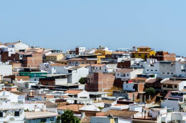 Velez Malaga, İspanya-24 Ağustos 2018 çatılar ve İspanyol şehri binalarda, Güney İspanya'nın karakteristik mimari cephe