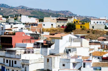 Velez Malaga, İspanya-24 Ağustos 2018 çatılar ve İspanyol şehri binalarda, Güney İspanya'nın karakteristik mimari cephe