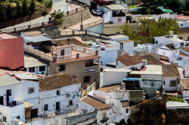 Velez Malaga, İspanya-24 Ağustos 2018 çatılar ve İspanyol şehri binalarda, Güney İspanya'nın karakteristik mimari cephe