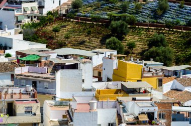 Velez Malaga, İspanya-24 Ağustos 2018 çatılar ve İspanyol şehri binalarda, Güney İspanya'nın karakteristik mimari cephe