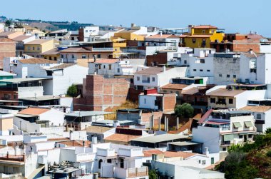 Velez Malaga, İspanya-24 Ağustos 2018 çatılar ve İspanyol şehri binalarda, Güney İspanya'nın karakteristik mimari cephe