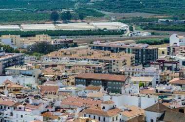 Velez Malaga, İspanya-24 Ağustos 2018 çatılar ve İspanyol şehri binalarda, Güney İspanya'nın karakteristik mimari cephe